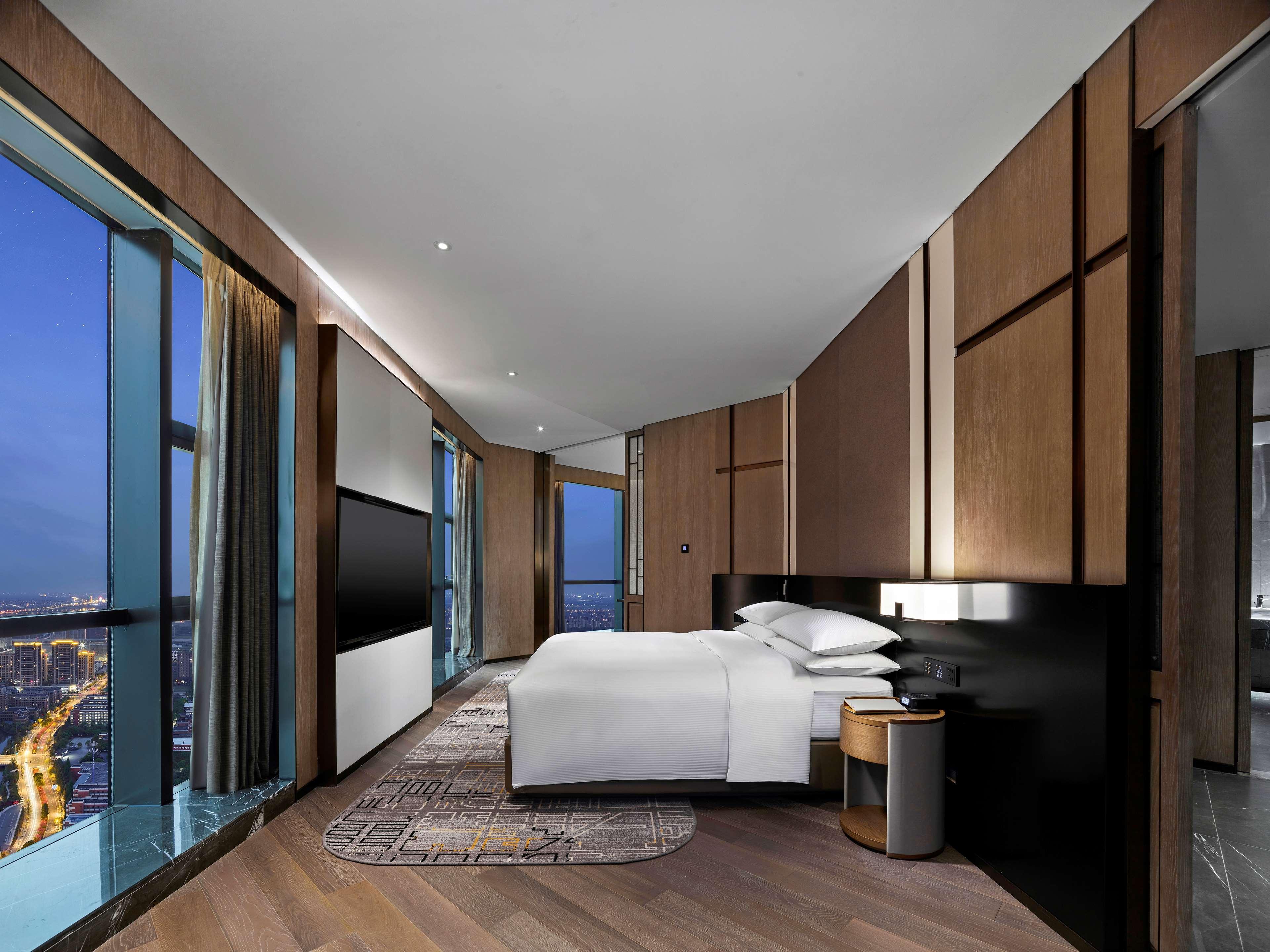 Hilton Jiaxing Hotel Екстериор снимка