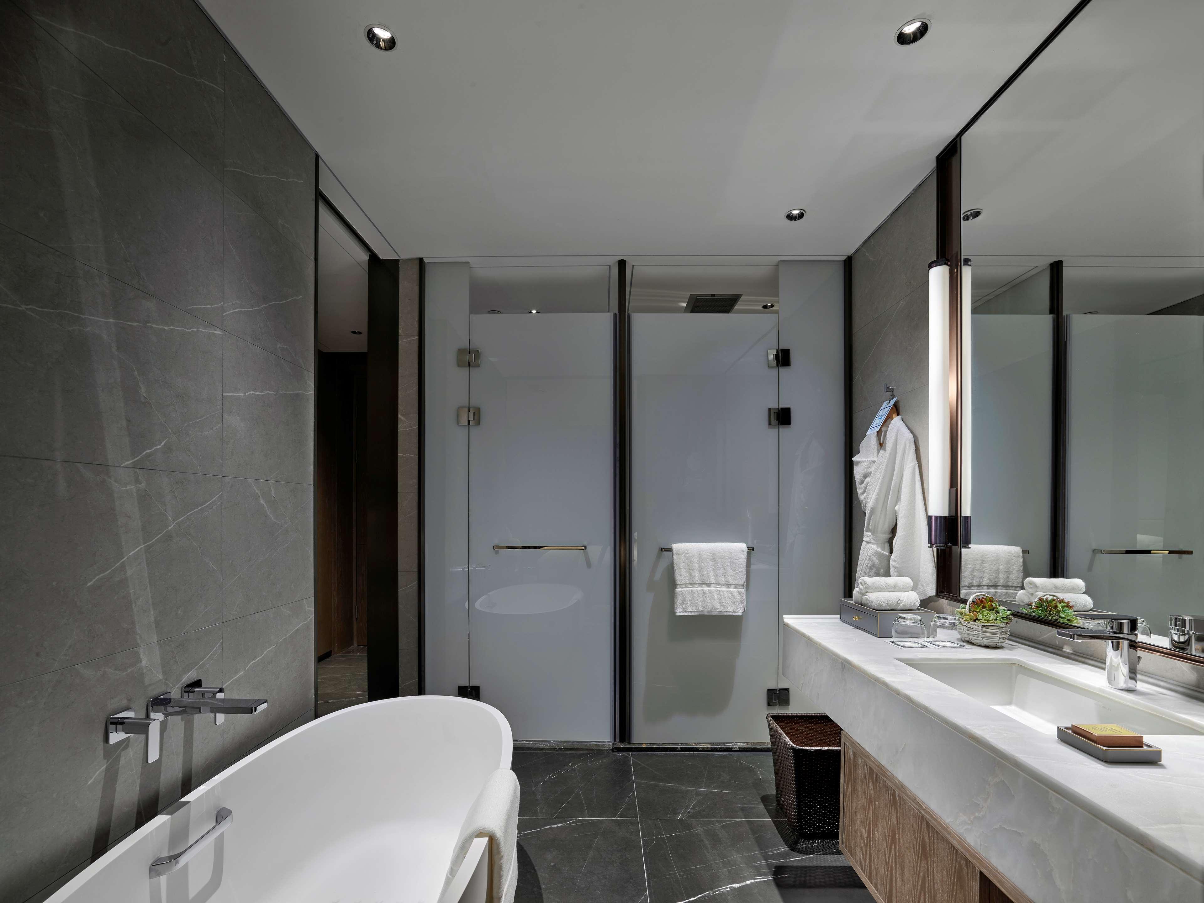 Hilton Jiaxing Hotel Екстериор снимка