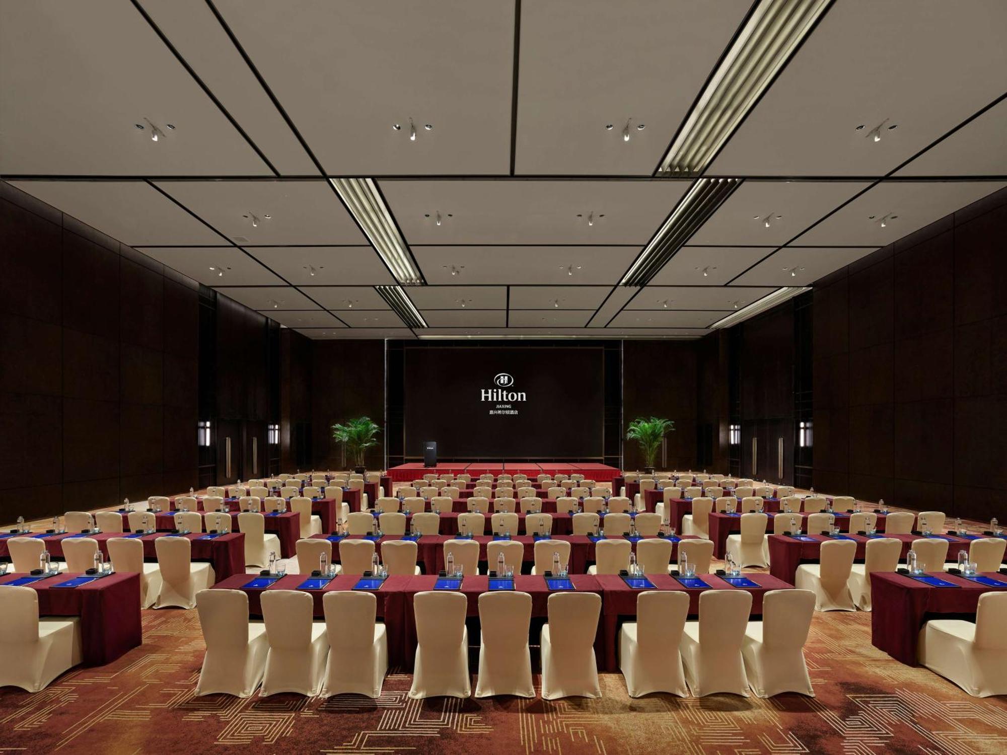 Hilton Jiaxing Hotel Екстериор снимка